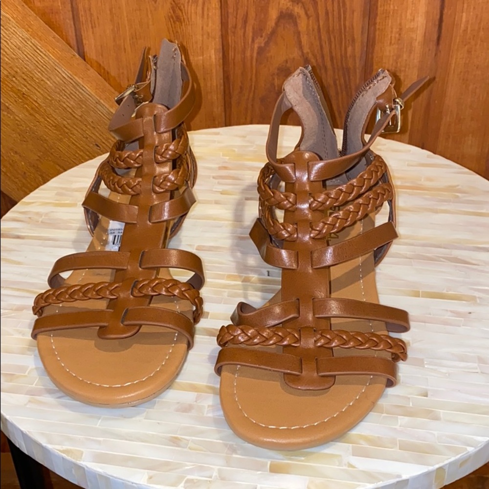 Gladiator sandals size 6 soda brand
